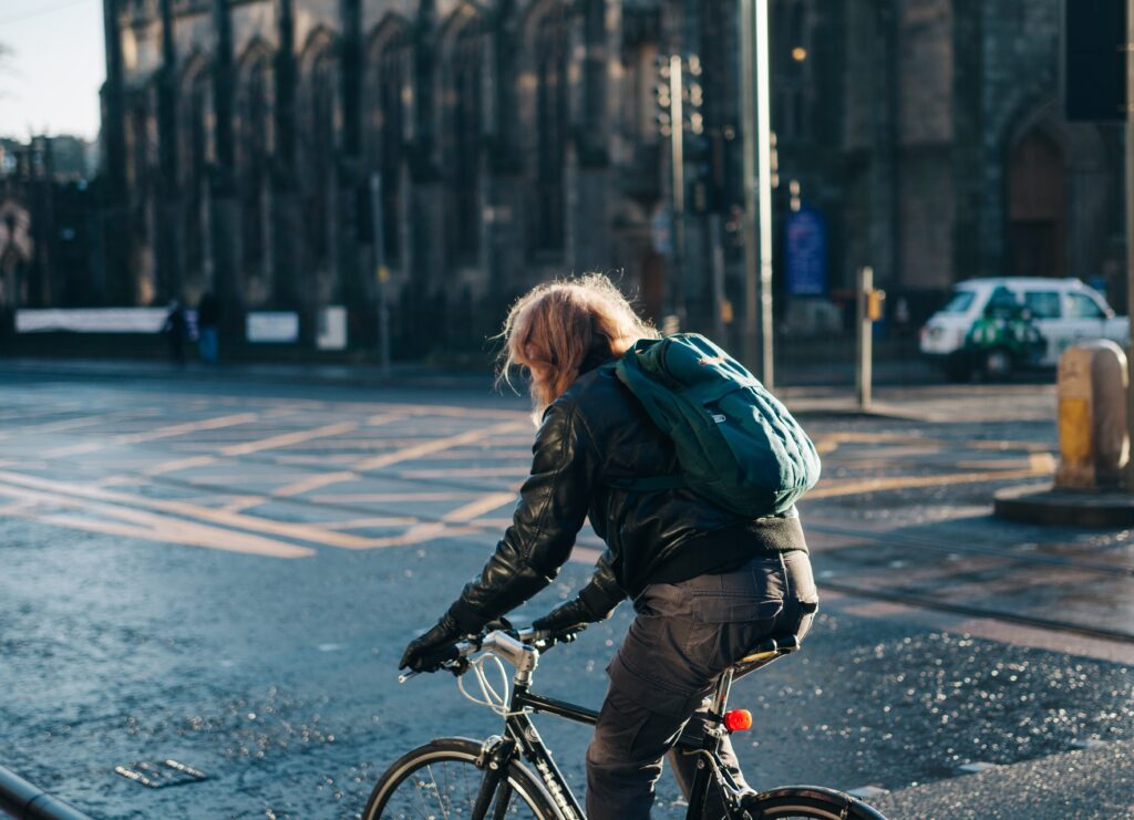 Visited edinburgh in Scotland over the christmas period. sadly didnt get out much to take pictures. However, here’s a quick grab shot of a cyclist. Not one of my finest works, but I just love the way the sun lights the scene and the dudes hair.
